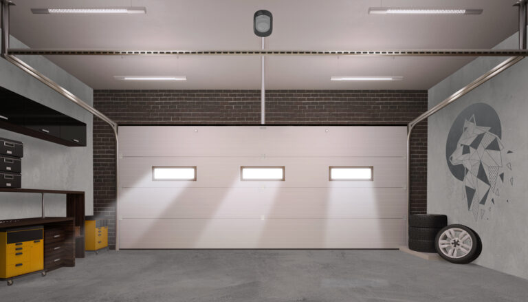 Porte de garage sectionnelle Futurol en panne, illustrant les solutions aux problèmes courants.