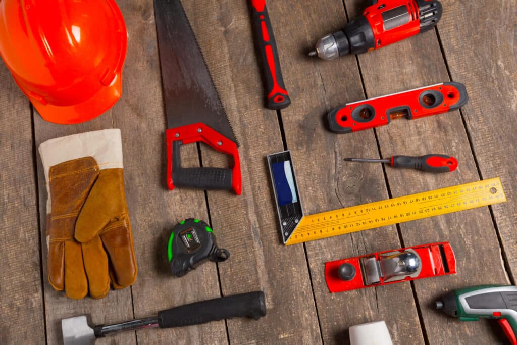 Top 10 outils indispensables travaux rénovation perceuse scie niveau laser