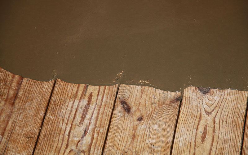 Comment rattraper le niveau d'un plancher en bois ? 3 ragréage fibré sur plancher en bois