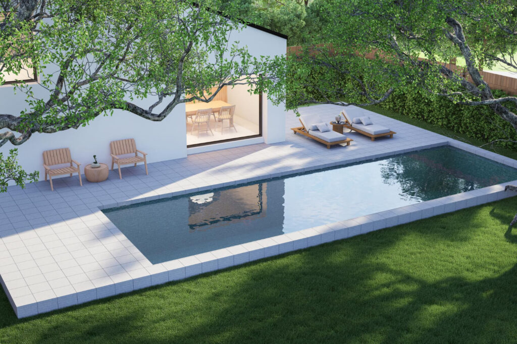 Piscine construite à 1 mètre de la terrasse d'une maison, illustrant la réglementation sur la distance