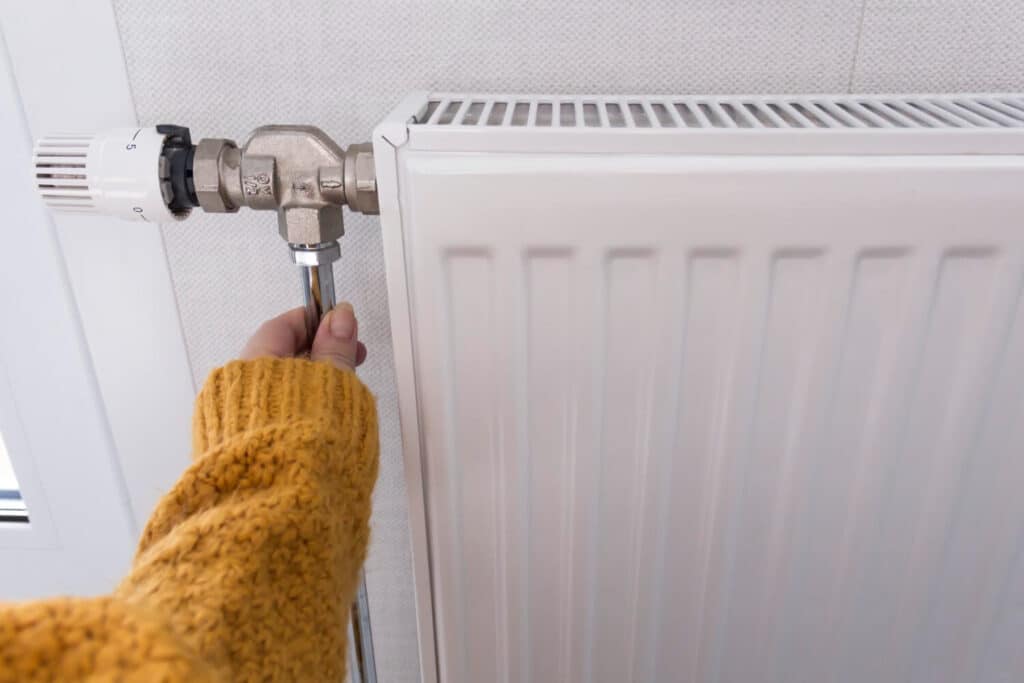 Plusieurs radiateurs ne fonctionnent pas : que faire ? 3 purger un radiateur