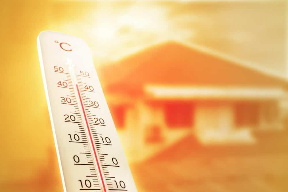 Thermomètre montrant la différence de température entre l'intérieur et l'extérieur d'une maison bien isolée, sans chauffage.
