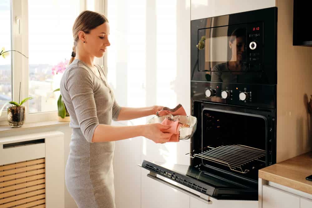 Comment brancher four et plaque sur la même prise ? Normes, Dangers et Solutions 2 Comment brancher four et plaque sur la même prise ? Normes, Dangers et Solutions