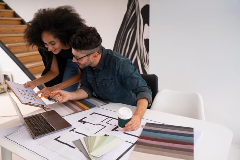 Pièce aux dimensions atypiques : que faire quand les meubles standards ne rentrent pas ?
